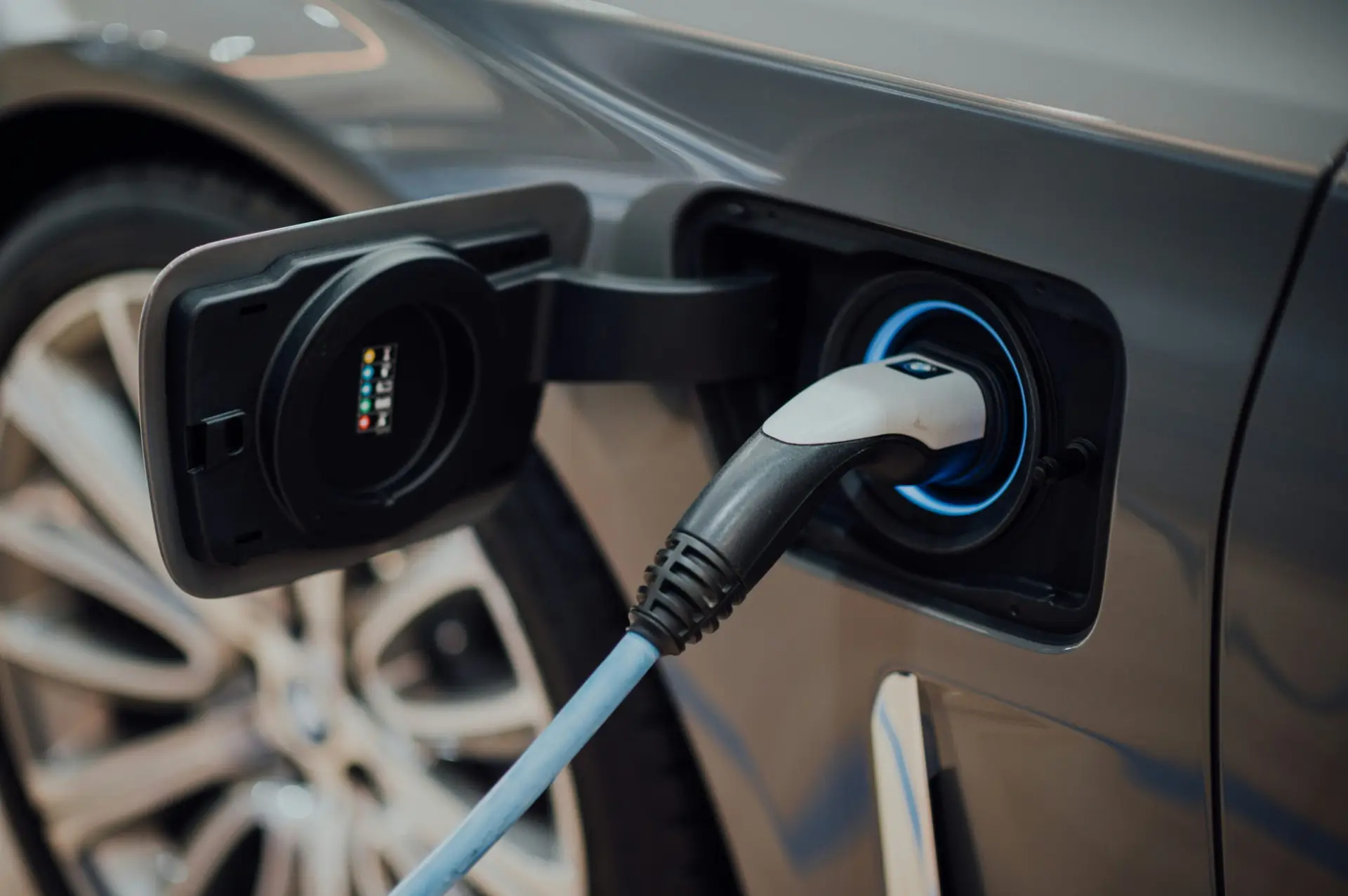 Vale a pena comprar um carro elétrico usado em 2026? Guia completo antes de fechar negócio